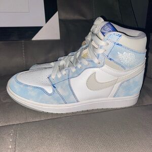 Jordan 1 Hyper Royal Smoke Gray